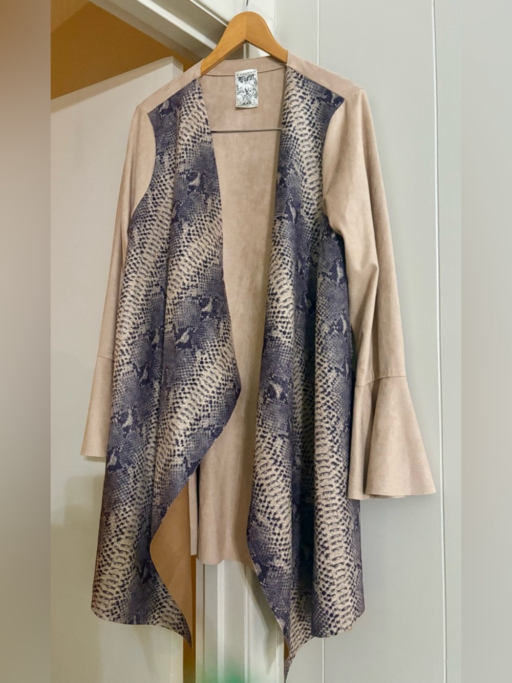 Vocal Beige and White Duster